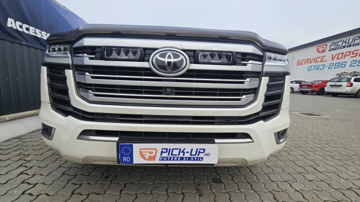 Motorháztető terelő és reflektor felszerelése a Toyota Land Cruiserre