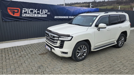 Motorháztető terelő és reflektor felszerelése a Toyota Land Cruiserre