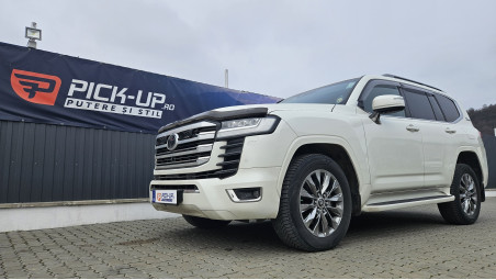 Montare deflector capota und reflector pe Toyota Land Cruiser