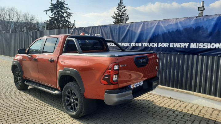 Bukócső és bukócső felszerelése a Toyota Hilux 2020-ra