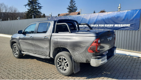 Tonneau cover with rollbar, bed liner installed on Toyota Hilux 2023