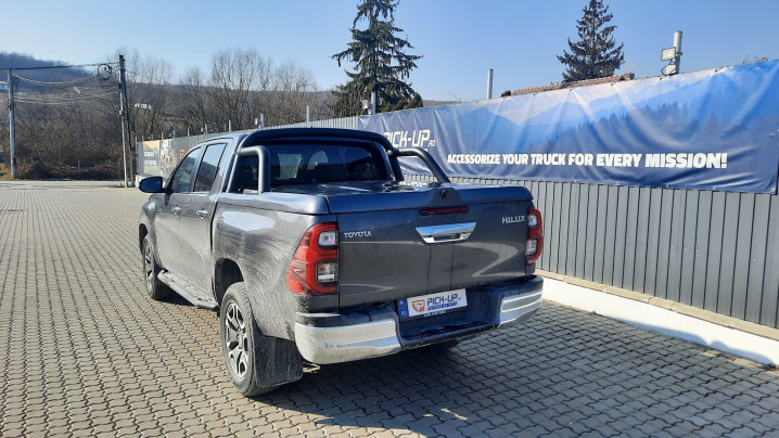 Tonneau cover with rollbar, bed liner installed on Toyota Hilux 2023