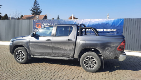 Montare Laderaumabdeckung tip capac mit rollbar inclus und Laderaumauskleidung pe Toyota Hilux 2023