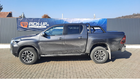 Montare Laderaumabdeckung tip capac mit rollbar inclus und Laderaumauskleidung pe Toyota Hilux 2023