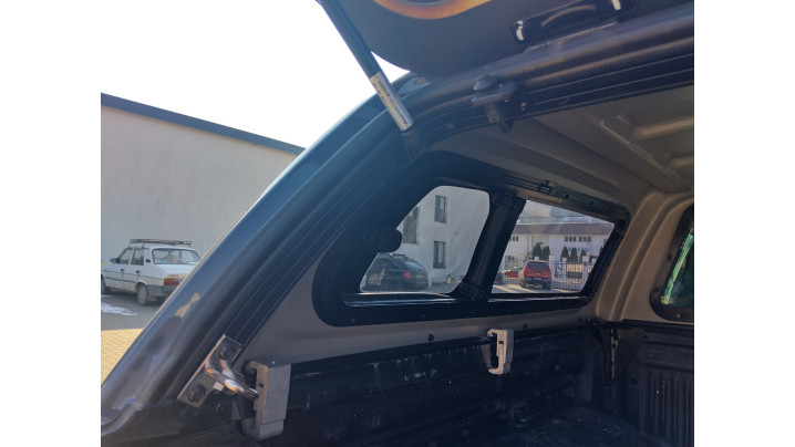 Canopy installed in Volkswagen Amarok 2024