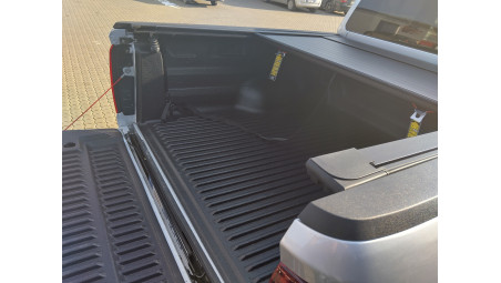 Montare rulou de bena , capitonaj bena si prag lateral pe Volkswagen Amarok 2024