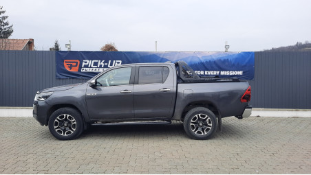 Bukórúd, bukócső és oldalküszöb felszerelése a Toyota Hilux 2024-re