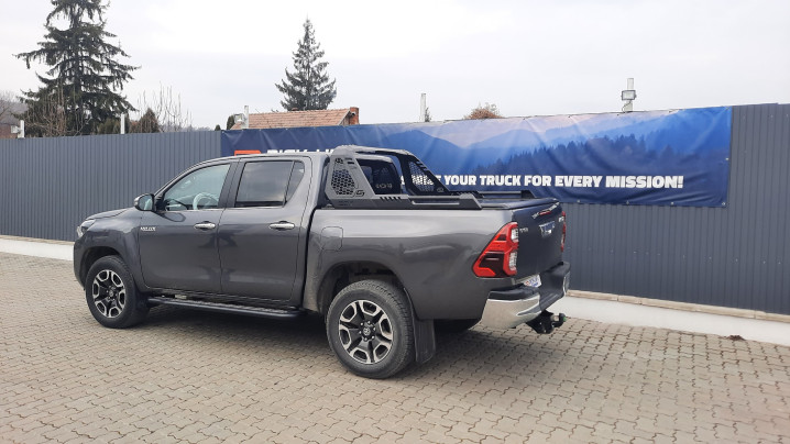 Montare rulou de bena, rollbar si prag lateral pe Toyota Hilux 2024