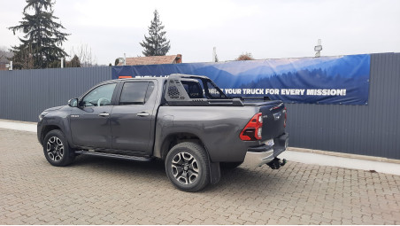 Roll Cover, rollbar, side steps installed on Toyota Hilux 2024
