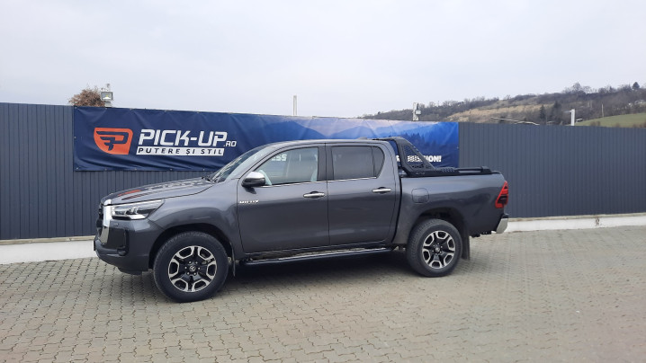 Montare rulou de bena, rollbar und prag lateral pe Toyota Hilux 2024