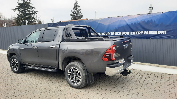 Montare rulou de bena, rollbar und prag lateral pe Toyota Hilux 2024