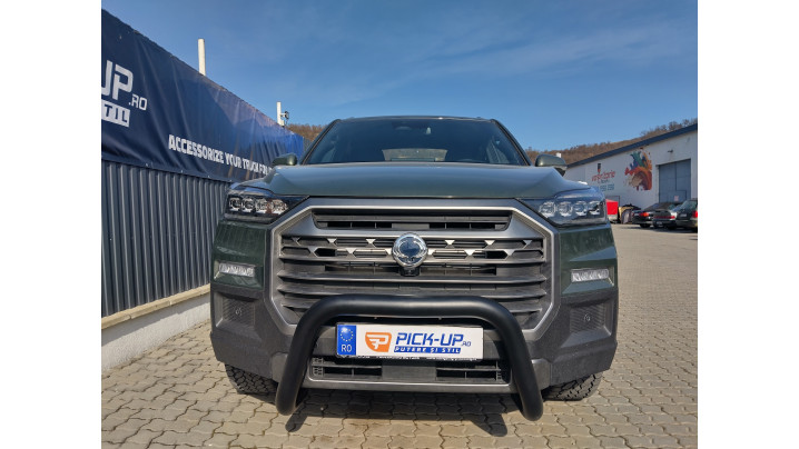 Roll Cover, rollbar, bullbar, towing hook installed on SSang Yong Musso Grand