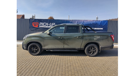 Roll Cover, rollbar, bullbar, towing hook installed on SSang Yong Musso Grand
