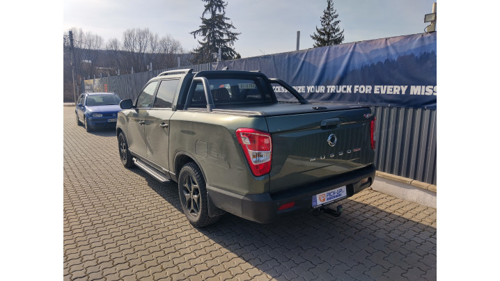 Roll Cover, rollbar, bullbar, towing hook installed on SSang Yong Musso Grand