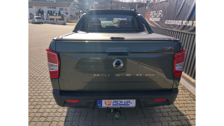 Roll Cover, rollbar, bullbar, towing hook installed on SSang Yong Musso Grand