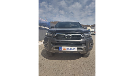Bukórúd, bukócső, lökhárító párnázás, ablakterelő és motorháztető felszerelése a Toyota Hilux 2020-ra