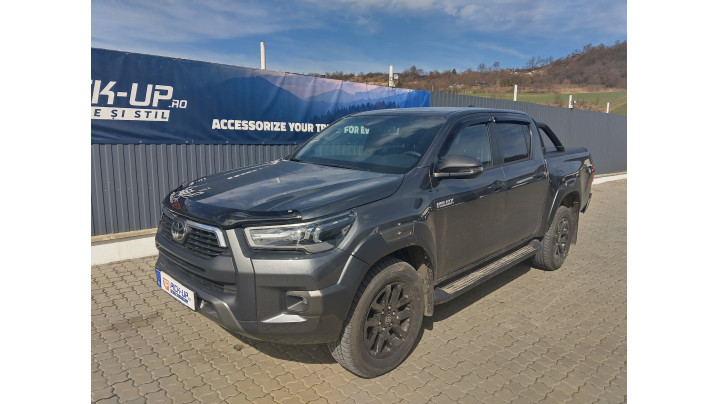 Montare rulou de bena, rollbar, Laderaumauskleidung, deflector geam und capota pe Toyota Hilux 2020