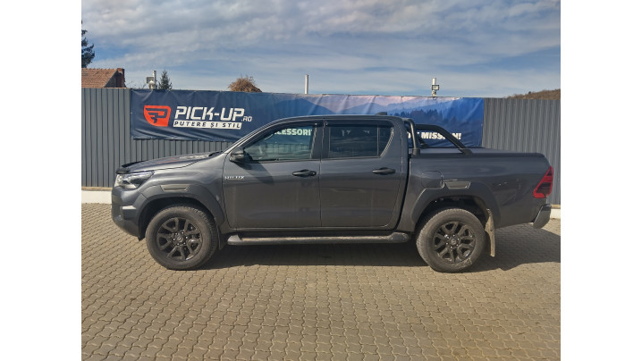 Montare rulou de bena, rollbar, Laderaumauskleidung, deflector geam und capota pe Toyota Hilux 2020