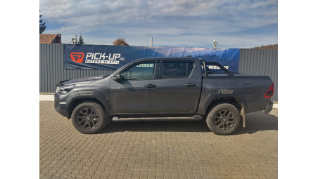 Bukórúd, bukócső, lökhárító párnázás, ablakterelő és motorháztető felszerelése a Toyota Hilux 2020-ra