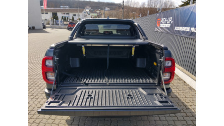 Bukórúd, bukócső, lökhárító párnázás, ablakterelő és motorháztető felszerelése a Toyota Hilux 2020-ra