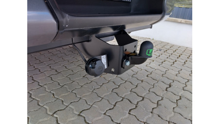 Canopy, bed liner, towing hook installed on Toyota Hilux 2024