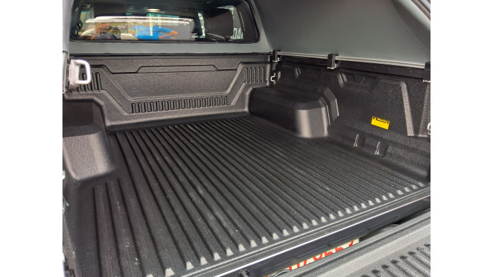 Montare hardtop, capitonaj de bena, carlig de remorcare pe Toyota Hilux 2024