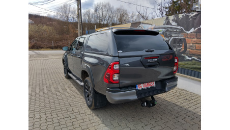 Montare hardtop, capitonaj de bena, carlig de remorcare pe Toyota Hilux 2024