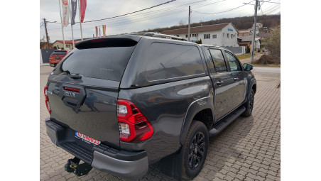 Montare hardtop, capitonaj de bena, carlig de remorcare pe Toyota Hilux 2024