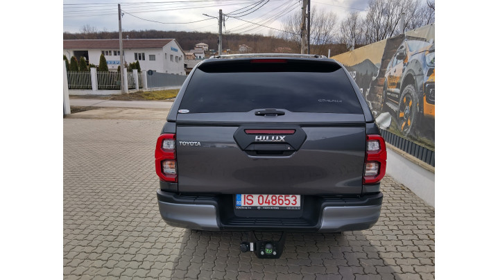 Canopy, bed liner, towing hook installed on Toyota Hilux 2024