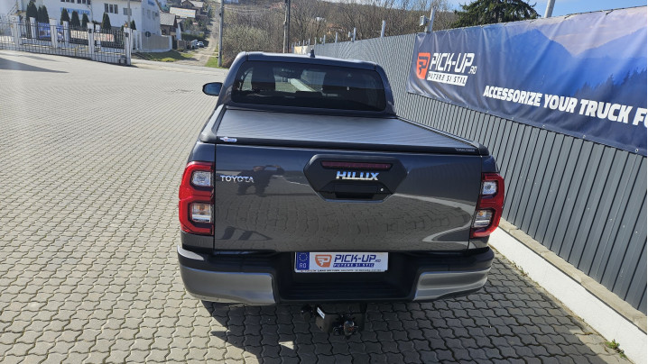 Bukócső felszerelése a Toyota Hilux 2021-re