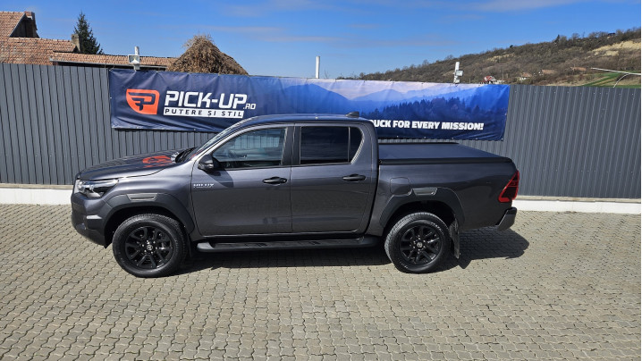 Roll Cover insttaled on Toyota Hilux 2021
