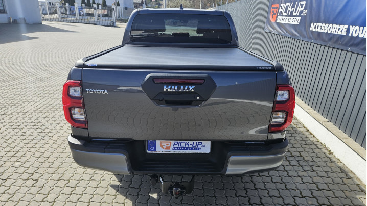 Bukócső felszerelése a Toyota Hilux 2021-re