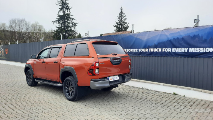 Montare hardtop deflector geam, capota pe Toyota Hilux 2020