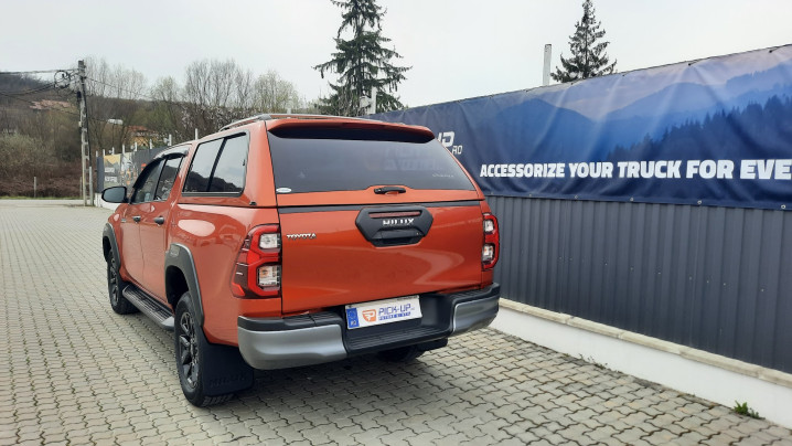 Montare hardtop deflector geam, capota pe Toyota Hilux 2020