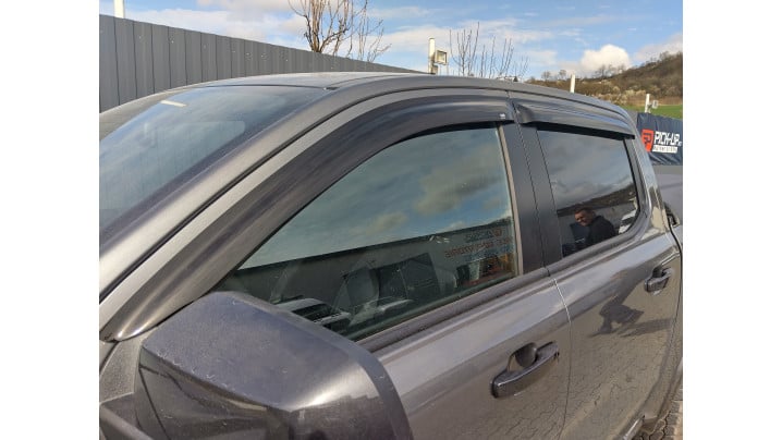 Tooneau cover, window visors, tailgate seal installed on Ford Ranger 2023