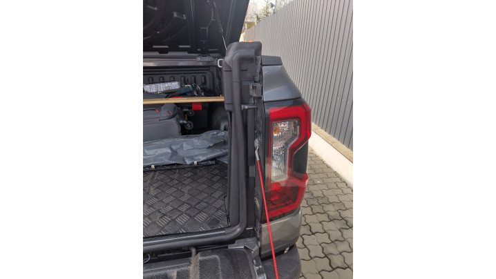 Montare capcac de bena, deflector geam, cheder etansare oblon pe Ford Ranger 2023