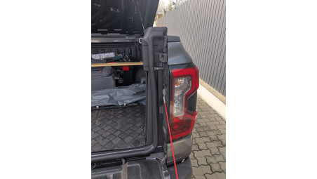 Csomagtérfedél, ablakterelő, redőnytömítő cheder felszerelése a Ford Ranger 2023-ra