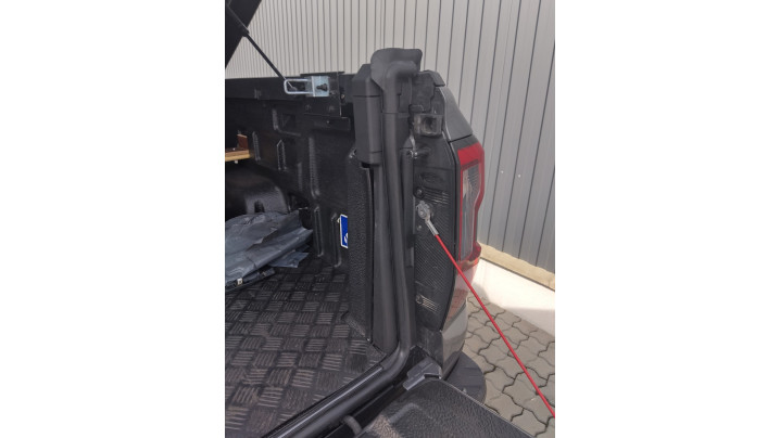 Montare capcac de bena, deflector geam, cheder etansare oblon pe Ford Ranger 2023