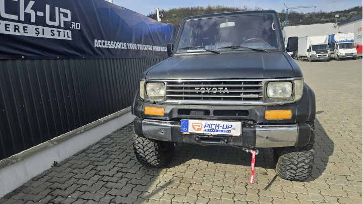 Winch, winch plate installed on Toyota Land Cruiser 1984-1999