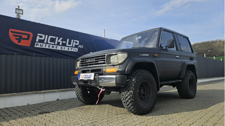 Winch, winch plate installed on Toyota Land Cruiser 1984-1999