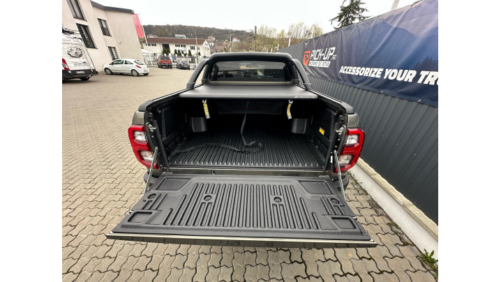 Motorháztető, roló, bukócső beszerelése Toyota Hilux 2024-re