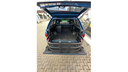 Csomagtérajtó-hosszabbítás beszerelése a Ford Ranger Raptor 2019-re