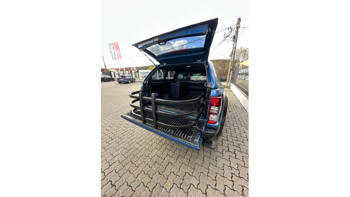 Csomagtérajtó-hosszabbítás beszerelése a Ford Ranger Raptor 2019-re