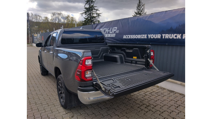 Lökhárító párnázás és lökhárító élvédelem felszerelése a Toyota Hilux 2018-ra