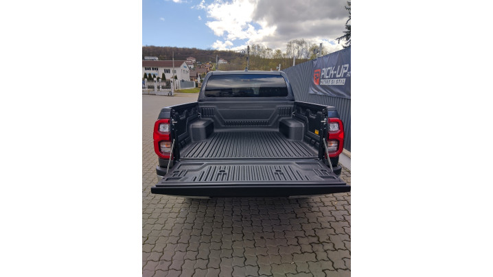 Montare capitonaj de bena und protectie margine bena pe Toyota Hilux 2018