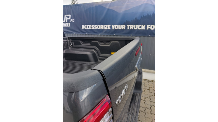 Lökhárító párnázás és lökhárító élvédelem felszerelése a Toyota Hilux 2018-ra