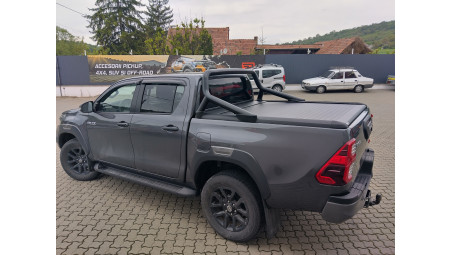 Roll Cover, hood guard, window visors installed on Toyota Hilux 2020
