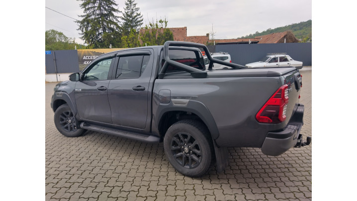 Montare rulou de bena und deflectoare geam pe Toyota Hilux 2020