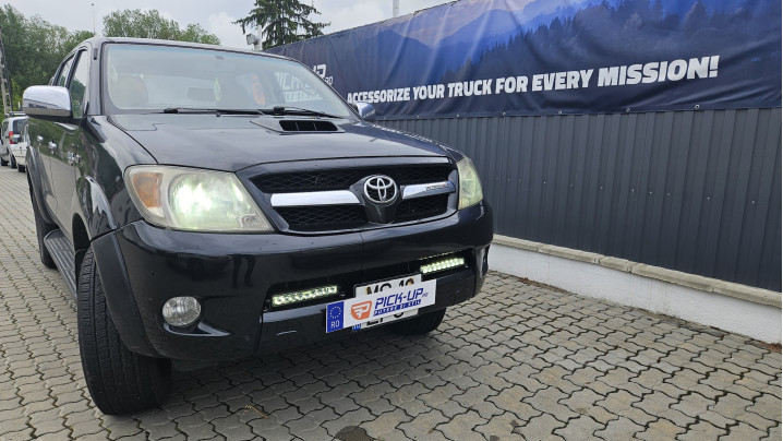 Montare reflectoare pe Toyota Hilux 2014