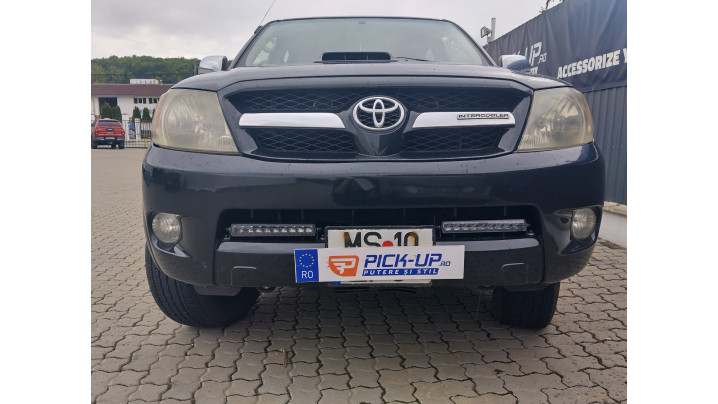 Montare reflectoare pe Toyota Hilux 2014